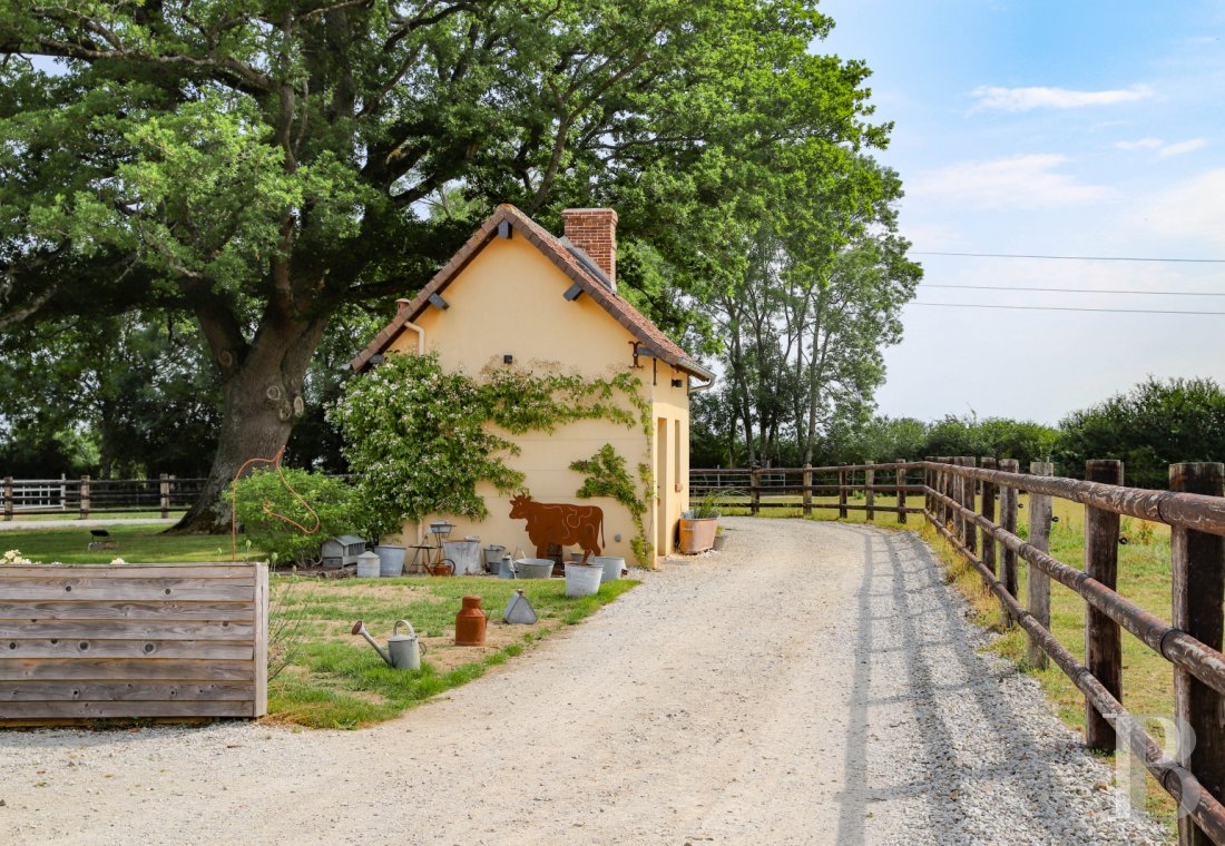 A former 18th century farmhouse with carefully renovated outbuildings on the edge of a forest in Perche - photo  n°35